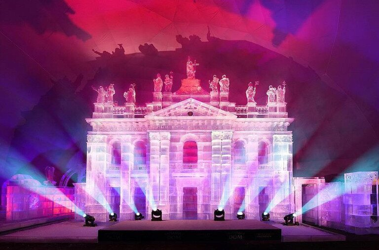 Már látogatható a Tátra jégből faragott csodája