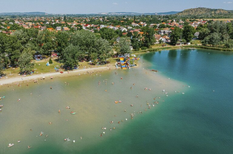 Menő strandok Magyarországon a nomád vízparttól a csúszdaparkig