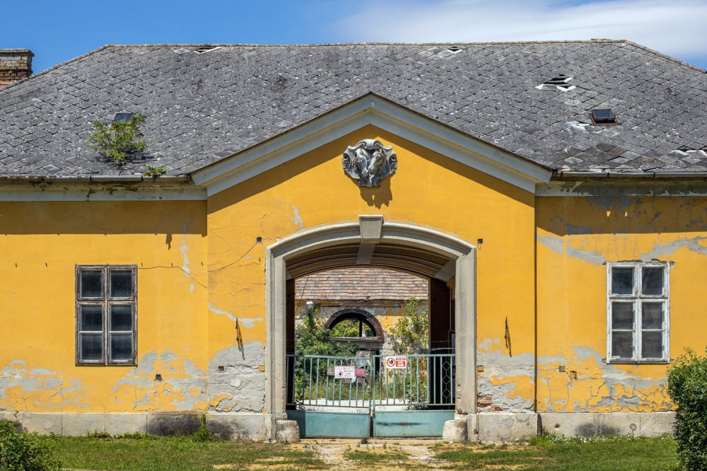 Fehervarcsurgoi-kastelypark-kocsiszin-1