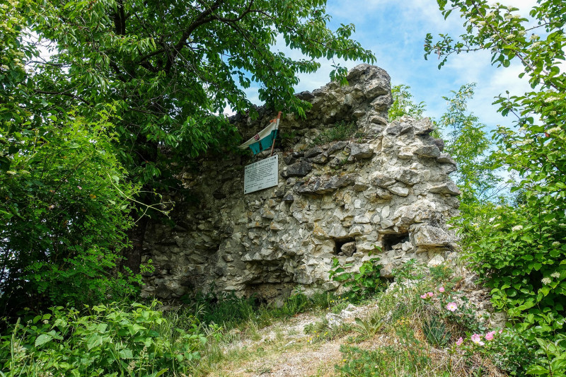 Fejérkő vár falmaradványa