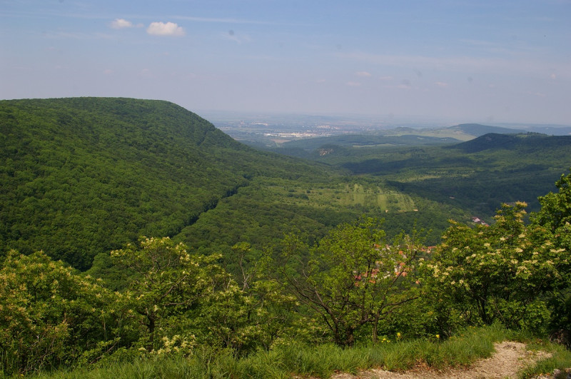 fekete-ko-1200.jpg
