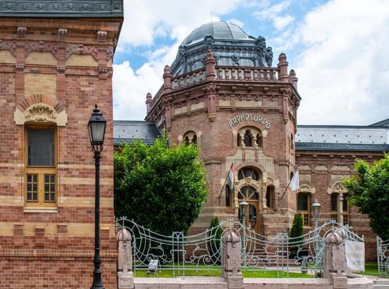 FRA_szekesfehervar szecesszios arpadfurdo