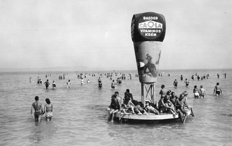 Fürdőzők Siófokon, 1943