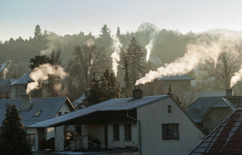 Füstölgő kémények télen