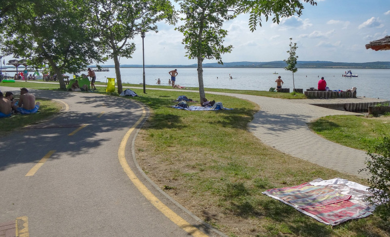 Gardony is a small resort on the bank of lake Velence