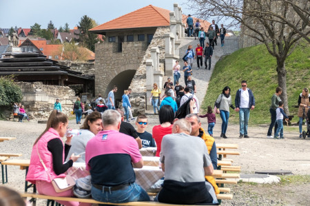 Gyereknapi programok földön, föld alatt és kisvasutakon