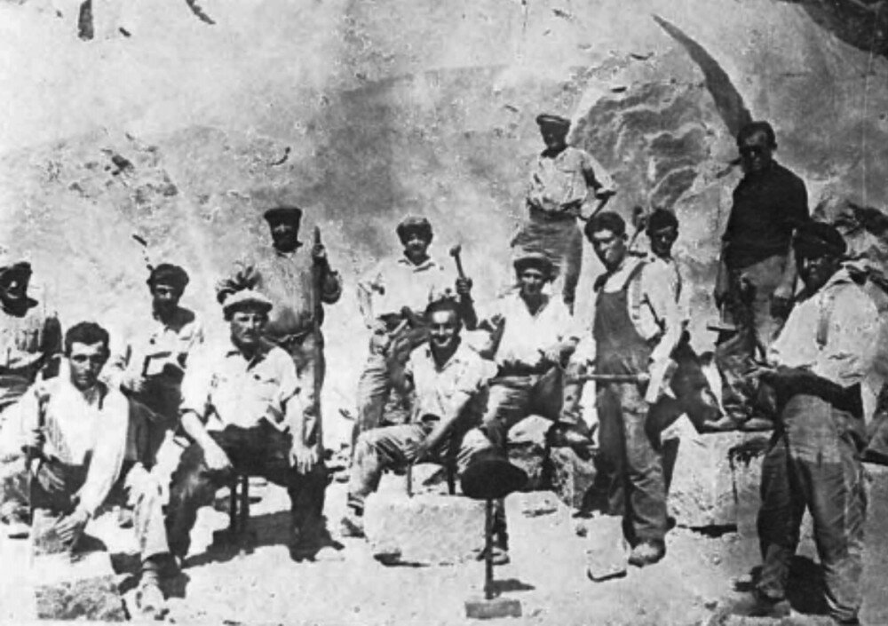 Hála József : Adatok a Csák-hegyi kőbányászatok történetéhez