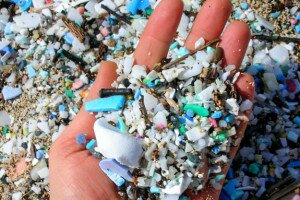 Hegyi tavaktól az óceánokig, a mikroműanyagok már mindenütt ott vannak
