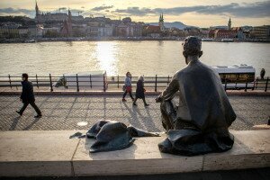 Híres magyar poéták kifejező szobrai Budapesten