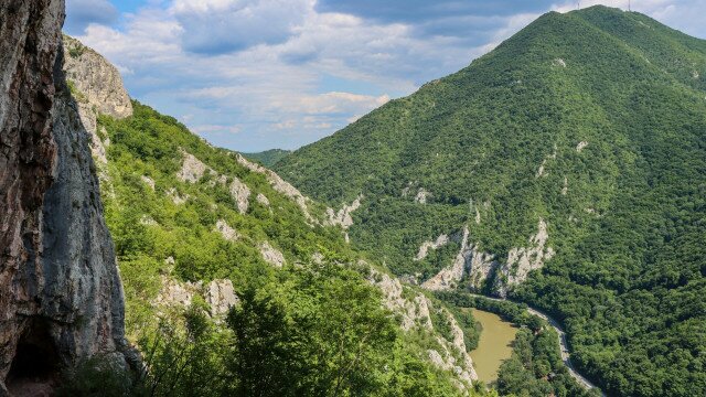 Irány a Balkán! – Mesébe illő kanyon és a Kablar pompás szirtjei