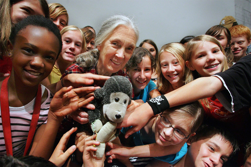 Jane Goodall gyerekekkel