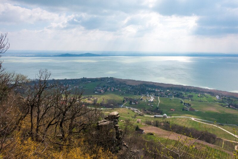​Kilátás a Balatonra a Harangozó Börcről