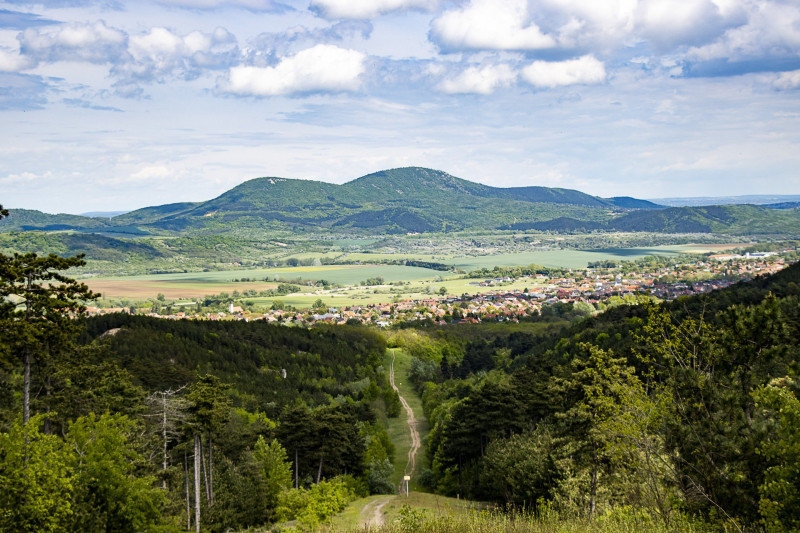 kilátás a Kevélyekre a nyiladékból