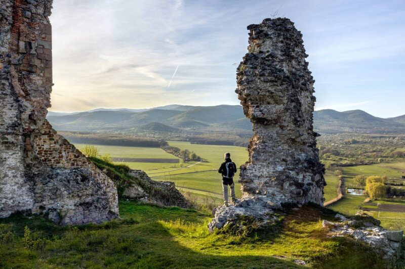 Kilátás a nógrádi várból a Börzsönyre