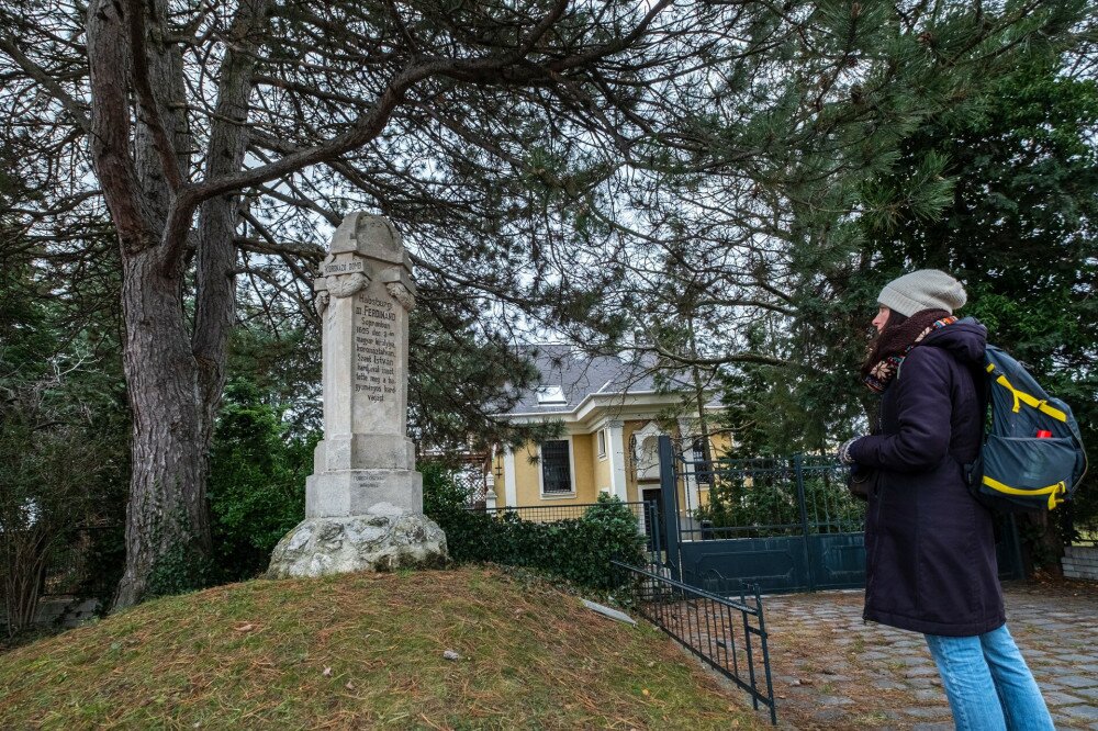 Koronázó-domb emlékoszlopa, Sopron