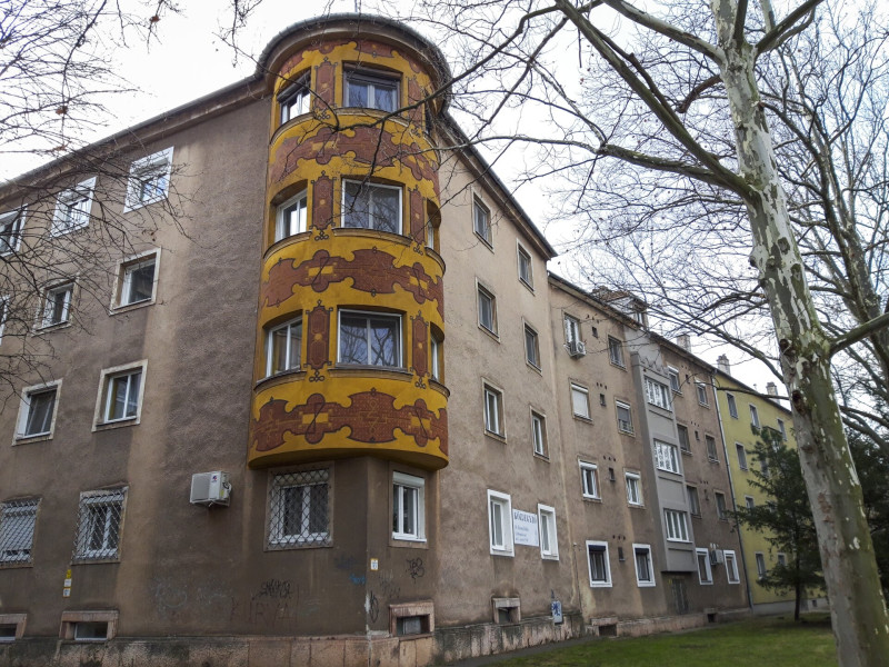 Kossuth Lajos 27A Sgrafittó