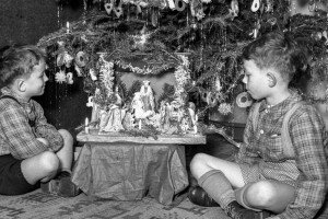 Kotyolás, regölés, hejgetés – Fura karácsonyi népszokások nyomában