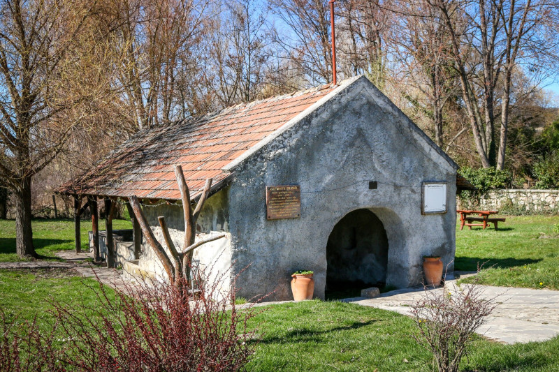 Köveskáli városkút, Mosóház