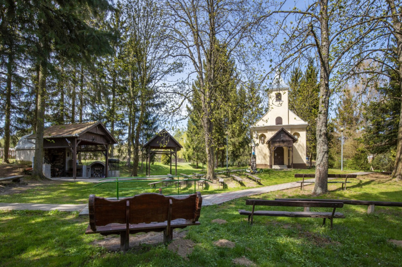 kutyika-azaz-a-csitari-kapolna-es-forras
