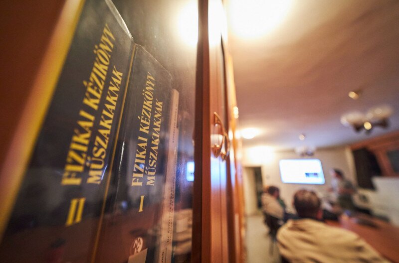 Látogatás a Sas-hegy tanösvényén és szeizmológiai laborjában