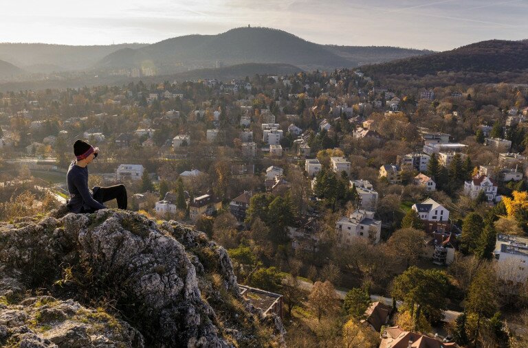 Látványos dolomitszirt a város felett – Apáthy-szikla