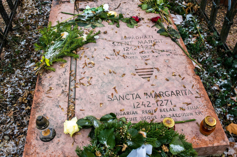 Margitsziget-Szt.-Margit-sirja-FOTO Csanadi Marton