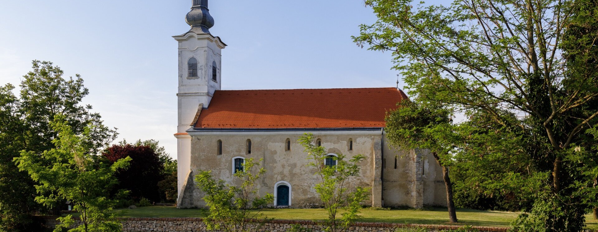 Meditatív túrák Árpád-kori templomokhoz