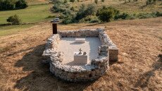 Megújult a csákányospusztai templomrom az Országos Kéktúra mentén