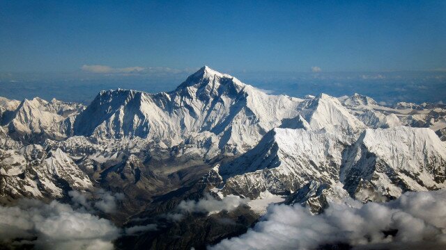 Miért ilyen magas a Mount Everest?
