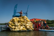 Minden korábbinál több szemetet szedtek ki a Tisza-tóból