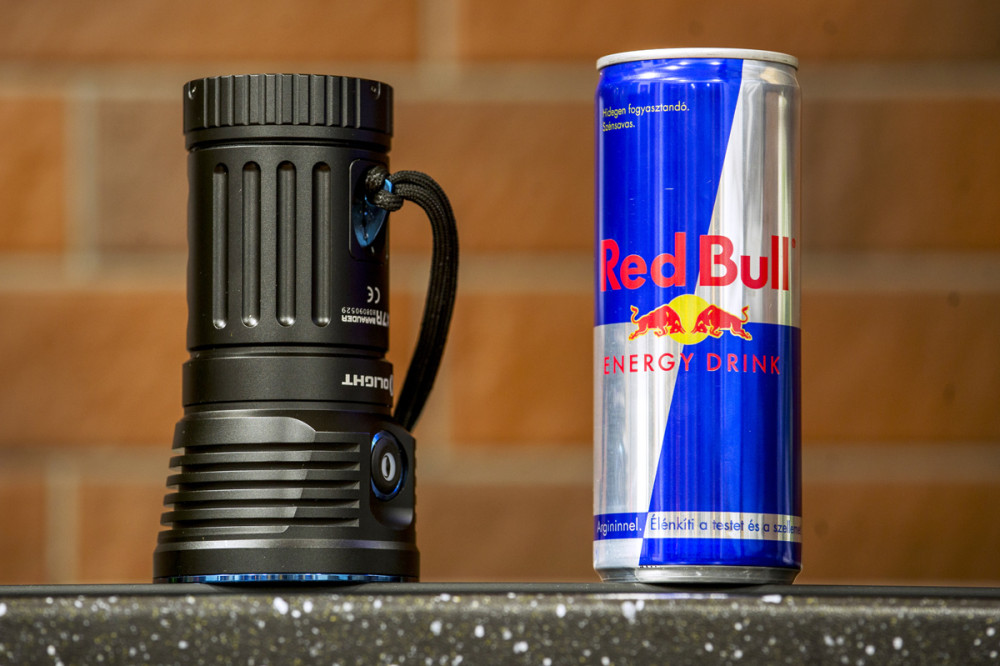 olight_x7r_marauder_oldalne__zet_redbull.jpg