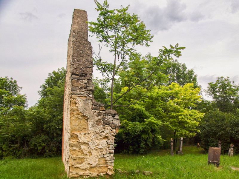 P6148834_Szent Lőrinc templomrom nyugati fala oldalnézetből_Zámoly_FOTO-JA