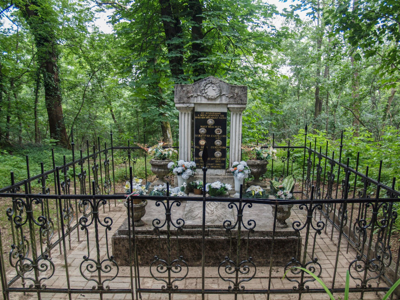 P6148870_Búcsi leventék síremléke a katolikus temetőben_Zámoly_FOTO_JA