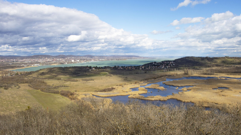 Panoráma a Tihanyi-félszigetről