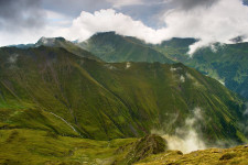 Pásztorkutyák támadtak meg egy túrázót a Fogarasi-havasokban