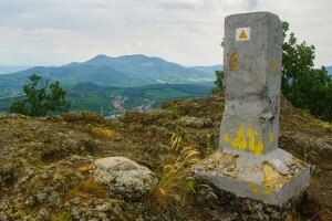 Pécs-kő: egy hegycsúcs, ahova biztosított út vezet fel