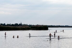 Rekordalacsony a Velencei-tó vízállása, de még lehet benne fürödni