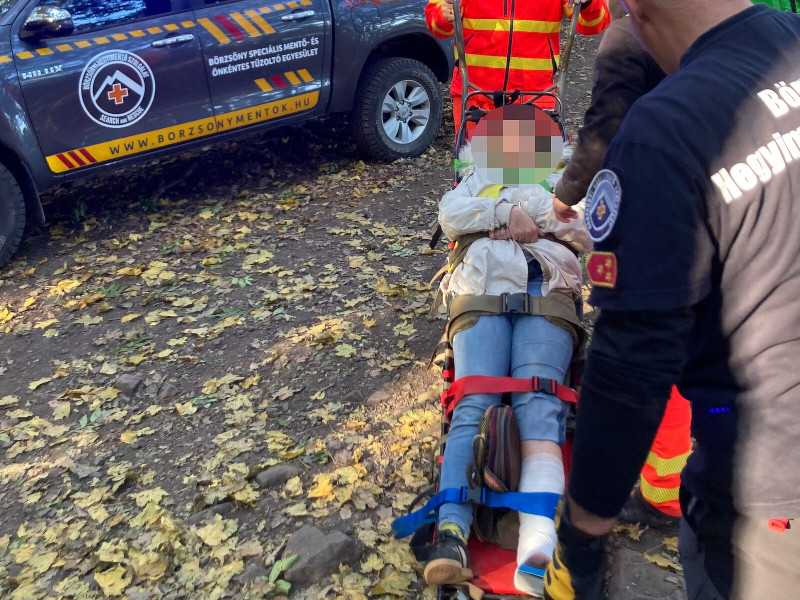 Sérült mentése a Börzsönyben