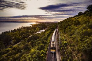 Sűrűbben közlekednek a vonatok a Balatonhoz