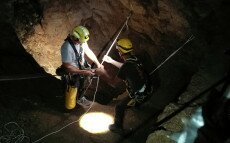 Százméteres mélység fölött lógott egy órán keresztül a bányában rekedt férfi