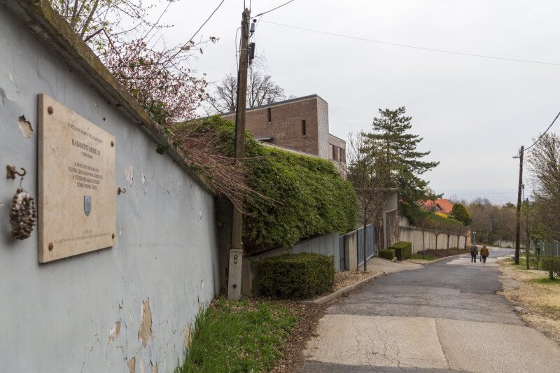 SzB__MG_9513_Emléktábla