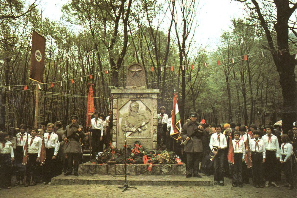 Szovjet emlékmű avatása