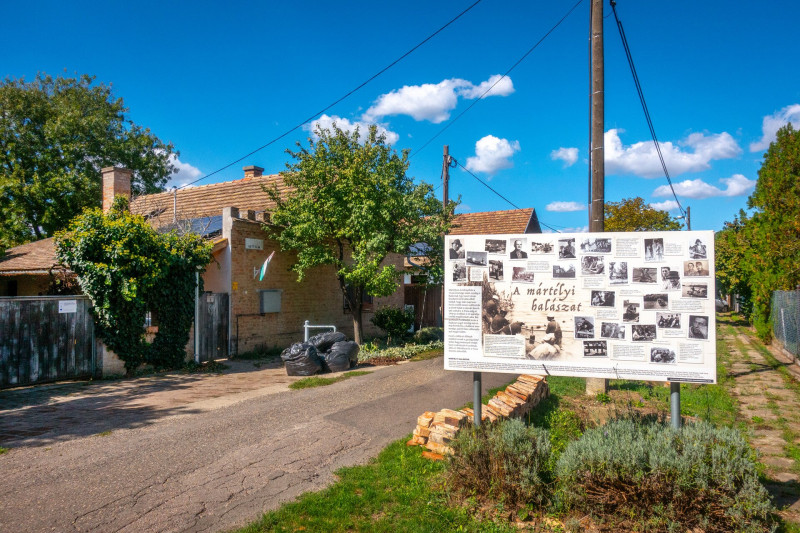 Tábla Martélyon a halászatról