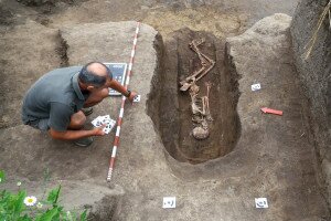 Több ezer éves sírokat találtak egy kengyeli kurgánban
