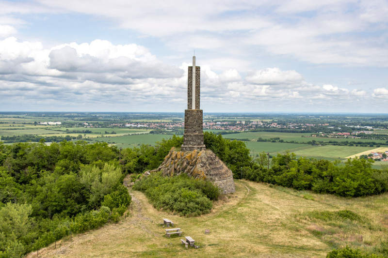 Trianon emlékmű Ság