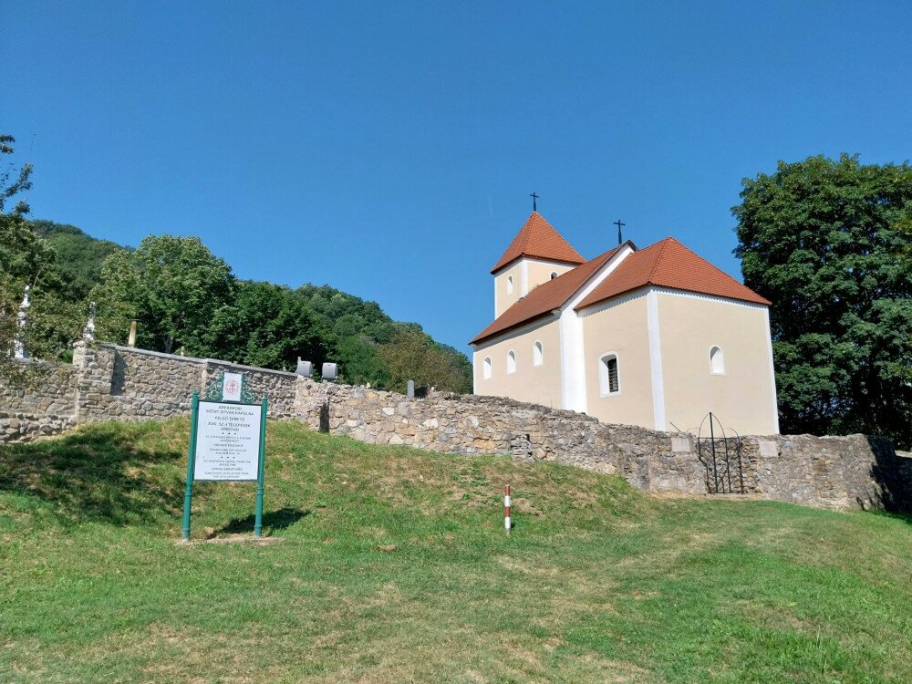úkanyarjában álló Szent-István kápolna az egyik legépebben fennmaradt Árpád-kori emlékünk