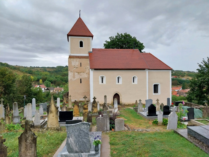 úkanyarjában álló Szent-István kápolna az egyik legépebben fennmaradt Árpád-kori emlékünk