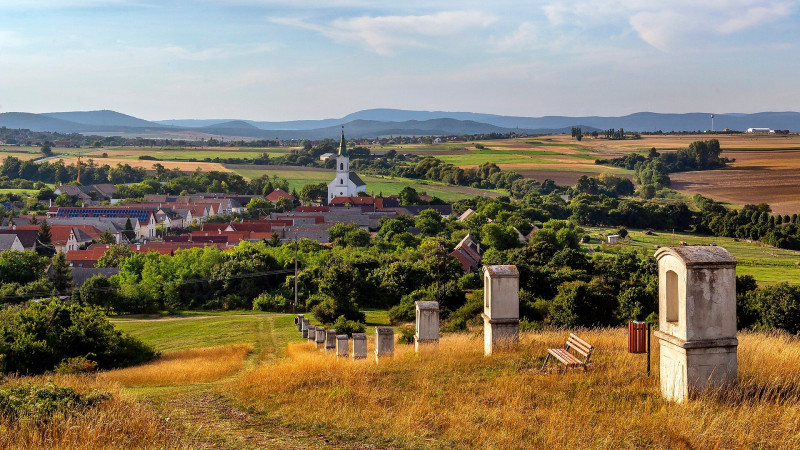 Veszprémfajsz kálvária kilátó (dombtető kilátóval)