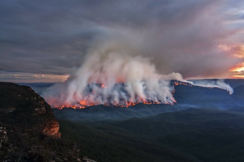 Views of the bush fire at Mount Solitary in Blue Mountains after sunset at dusk light