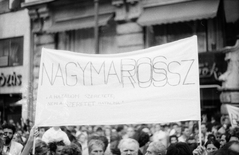 web_13 tüntetés a vörömarty téren 1988-ban FOTO Fortepan - Philipp Tibor fortepan_60401